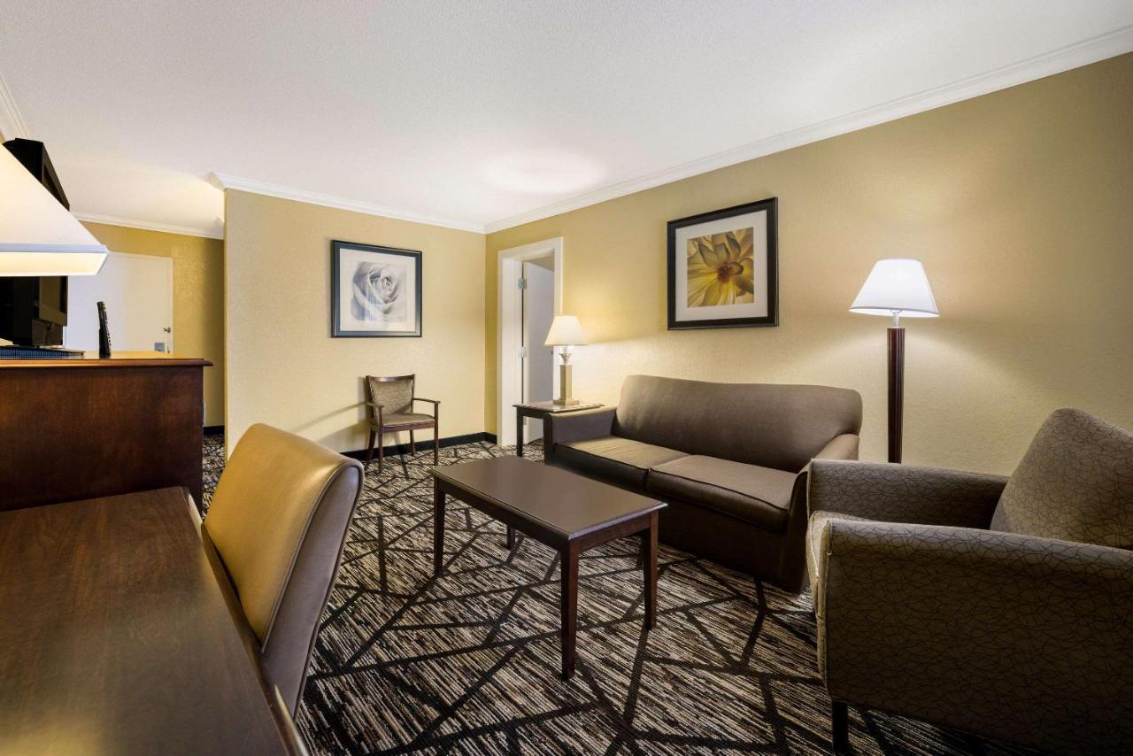 Quality Inn And Suites Fairgrounds - Syracuse Seneca Knolls Zewnętrze zdjęcie