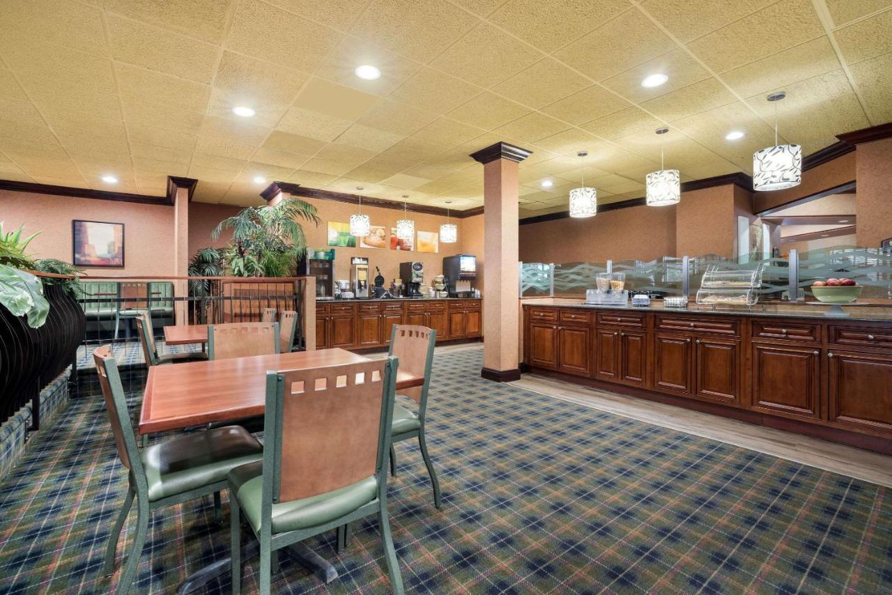 Quality Inn And Suites Fairgrounds - Syracuse Seneca Knolls Zewnętrze zdjęcie